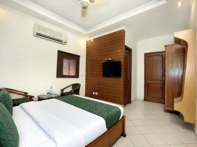 Hotel Paradise Chandigarh Exterior photo